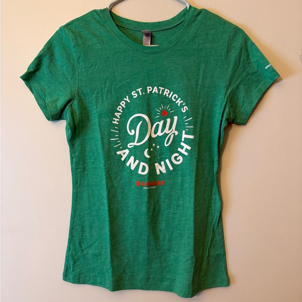 Green St. Patrick's Day T-Shirt, 2 Gingers, Size Large Women’s Short Sleeve